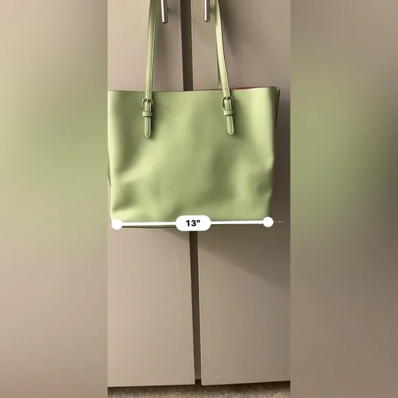 Medium size Coach purse